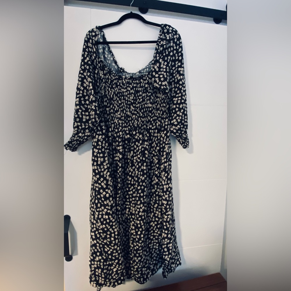 ⚫️ H&M ⚫️ - off the shoulder black and cream dress - size medium